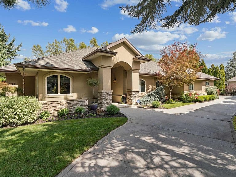 232 W Oakhampton Dr photo 1