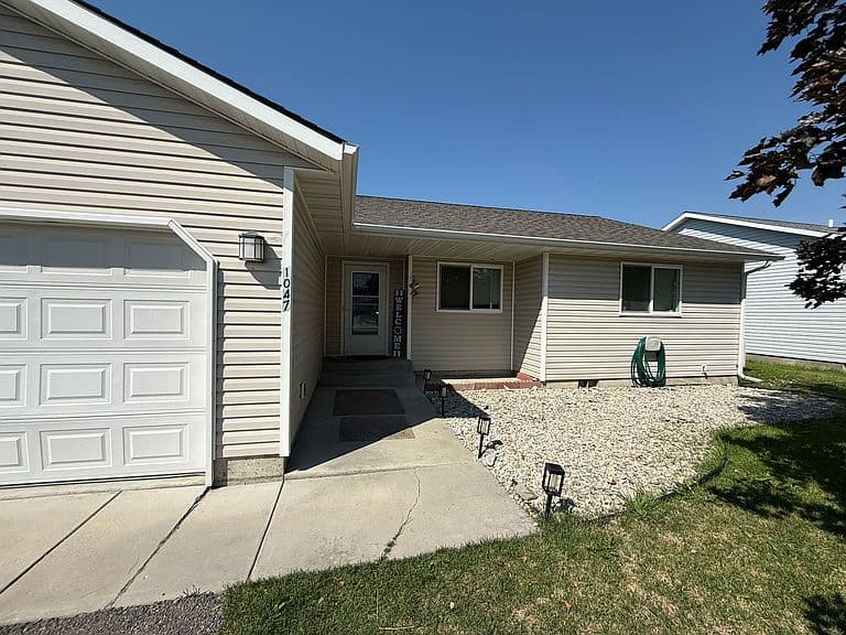1047 Jessica Ct photo 2