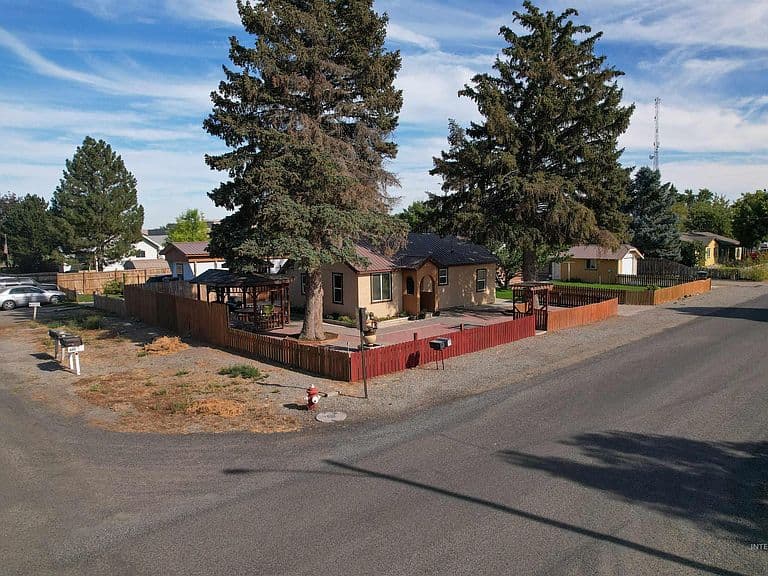 147 N Wendell St photo 4