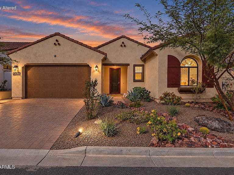20632 W SAN MIGUEL Avenue photo 1