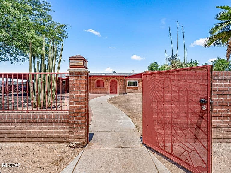1262 W La Osa Dr photo 2