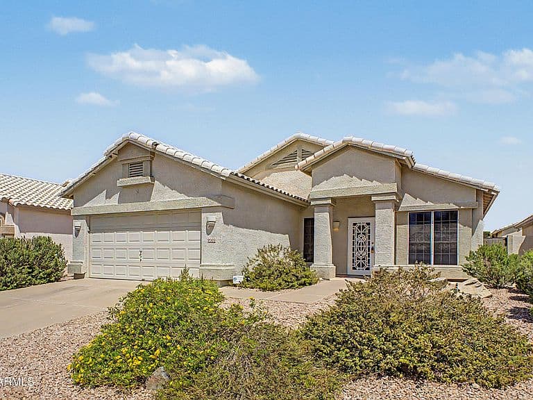 9380 E BLANCHE Drive E photo 3