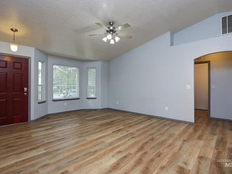 1434 Peregrine Dr photo 5