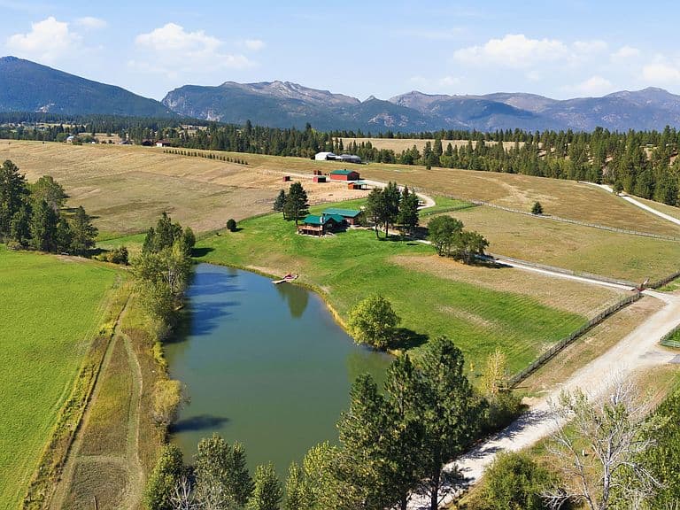 1335 Country Rd photo 2