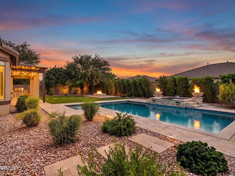 2431 W LONGHORN Drive photo 3