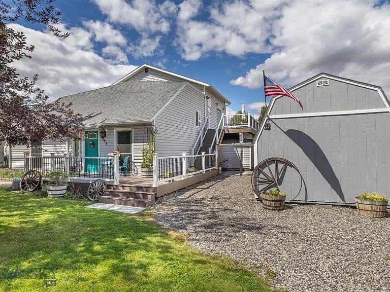 301 Pearl Dr photo 2
