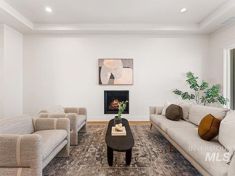 7786 Minam Dr photo 5
