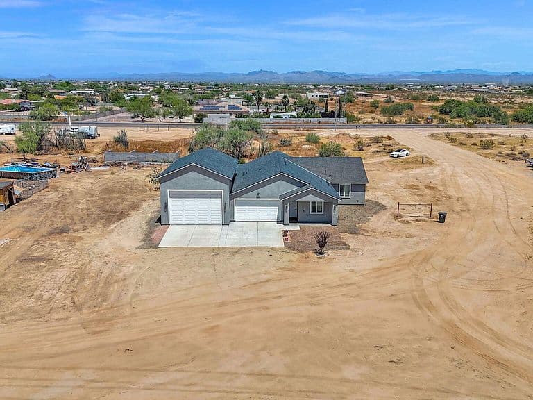 21028 N DENVER HILL Drive photo 3