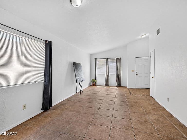 8837 S Desert Rainbow Dr photo 5
