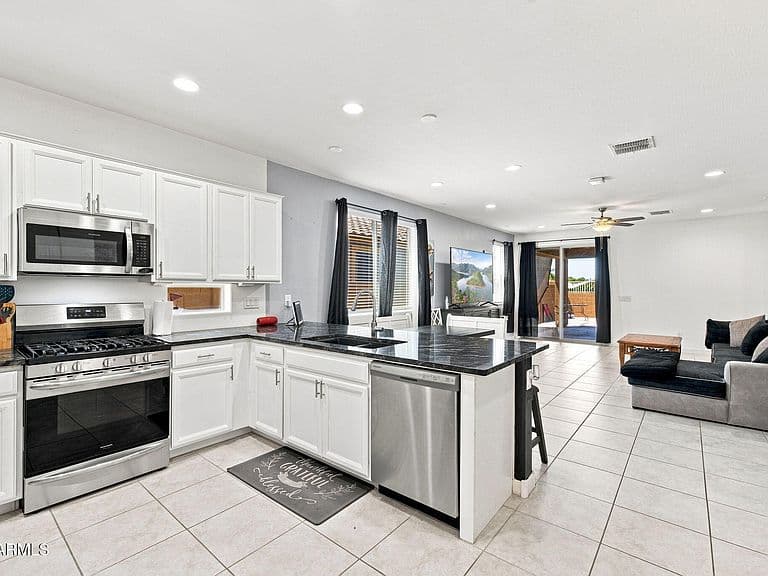 2208 W DUNBAR Drive photo 4