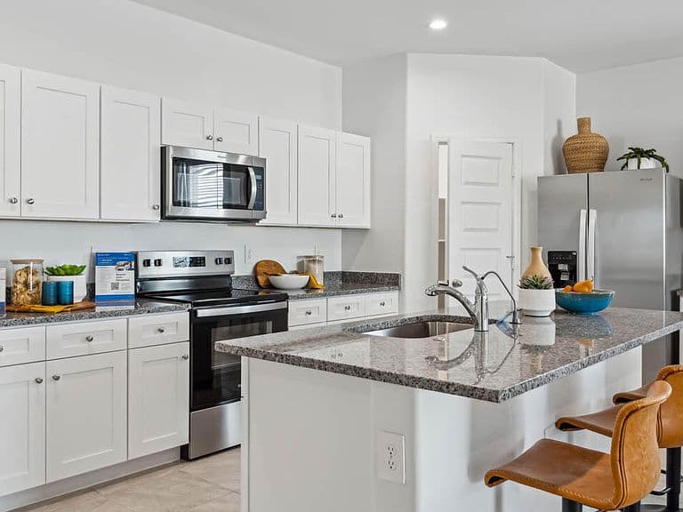 1404 W WALTON Avenue photo 4