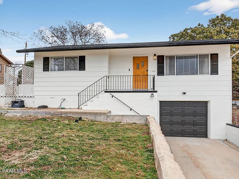 626 Flora St photo 1