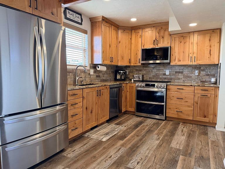 1109 Overland Dr photo 4