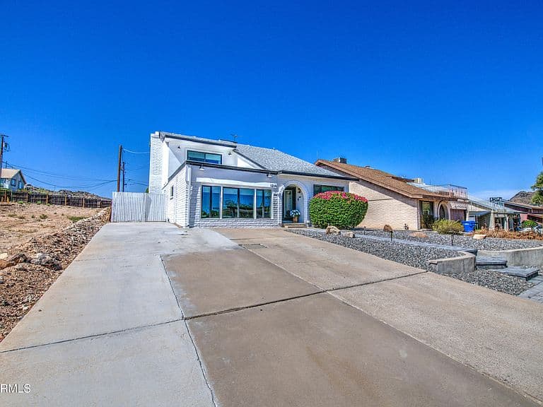 1214 E DESERT COVE Avenue photo 5