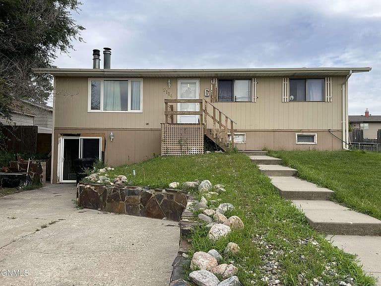 2114 8th Ave E photo 1