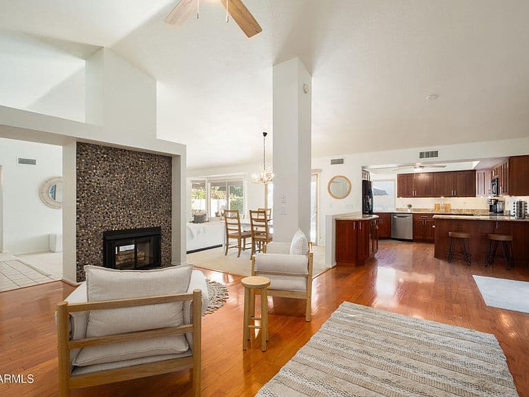 9081 E SAHUARO Drive photo 3