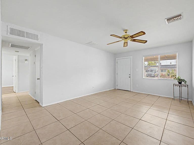 1713 W NORTH Lane photo 5
