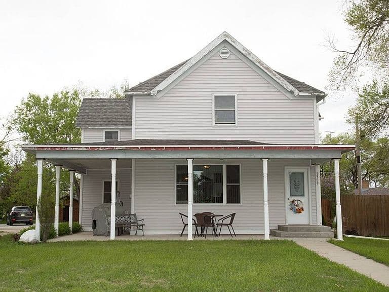 1309 Main Ave photo 2