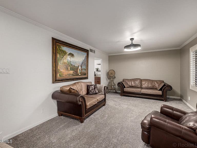 3814 W Kings Avenue photo 3