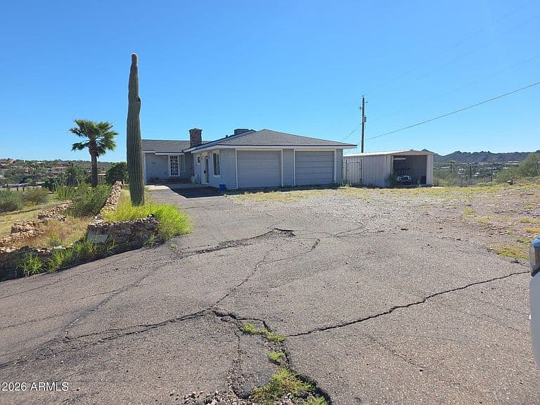 908 N QUEEN MARY Way photo 2