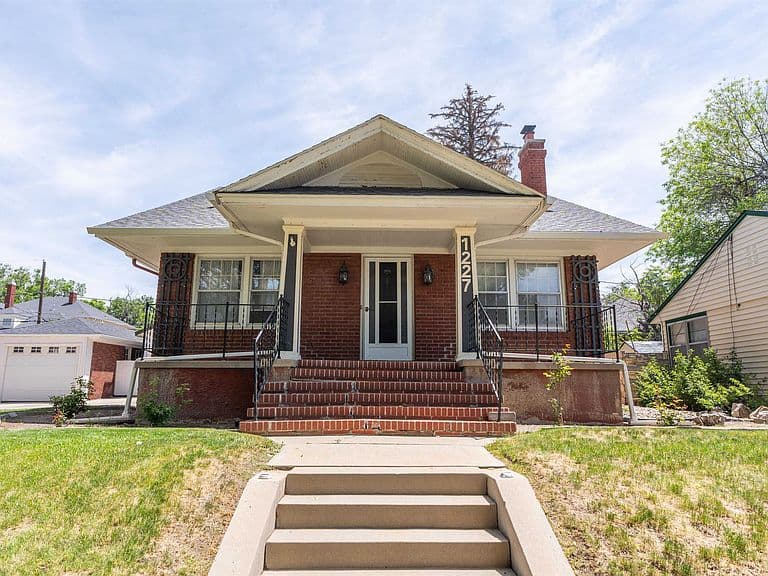 1227 S Center St photo 1