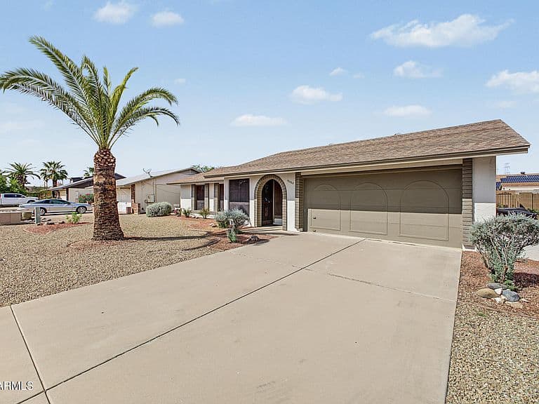 10402 W Harmont Drive photo 2