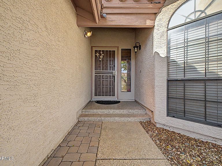7426 W ORAIBI Drive photo 5