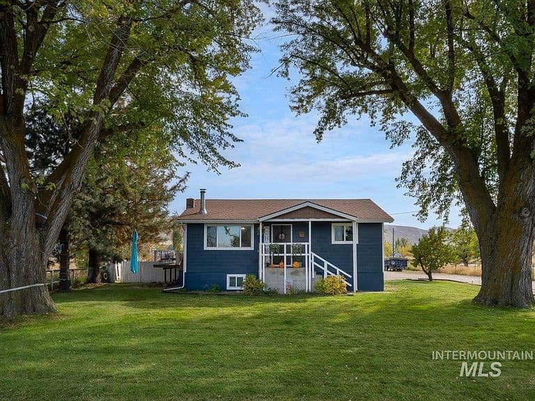 575 W Sales Yard Rd photo 3
