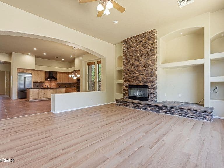 25801 N LAWLER Loop photo 4