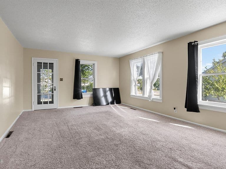 521 5th Ave NW photo 4