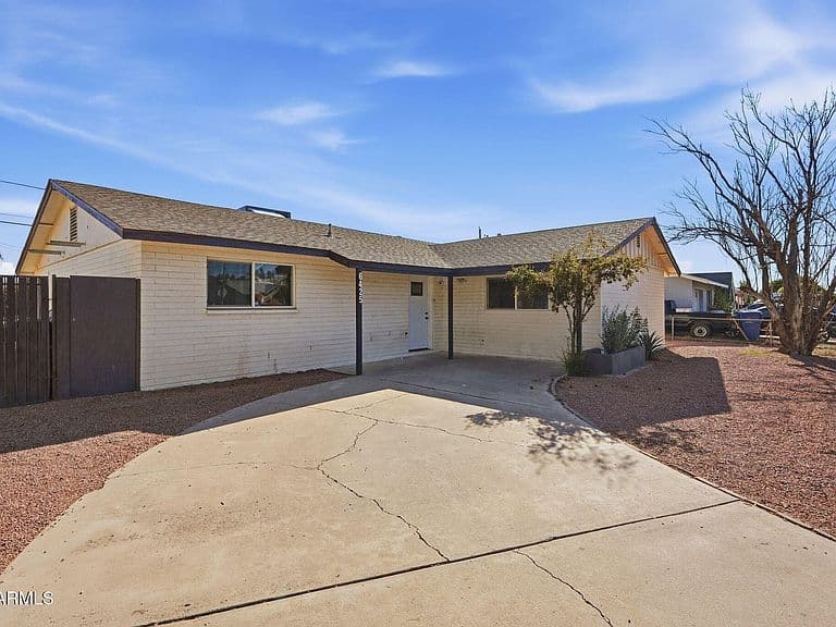 6425 W ROSE Lane photo 2