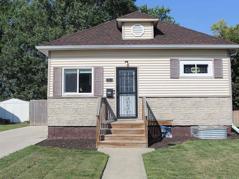 916 S 4th St photo 1