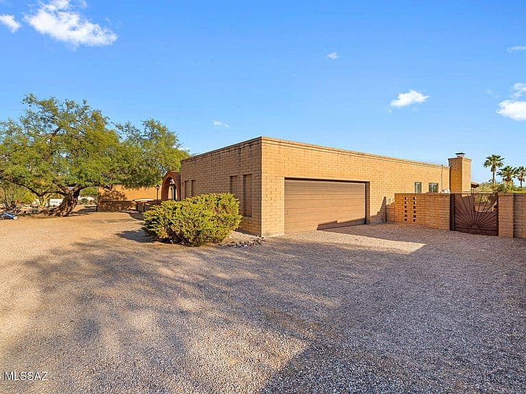 3770 N Knollwood Cir photo 4