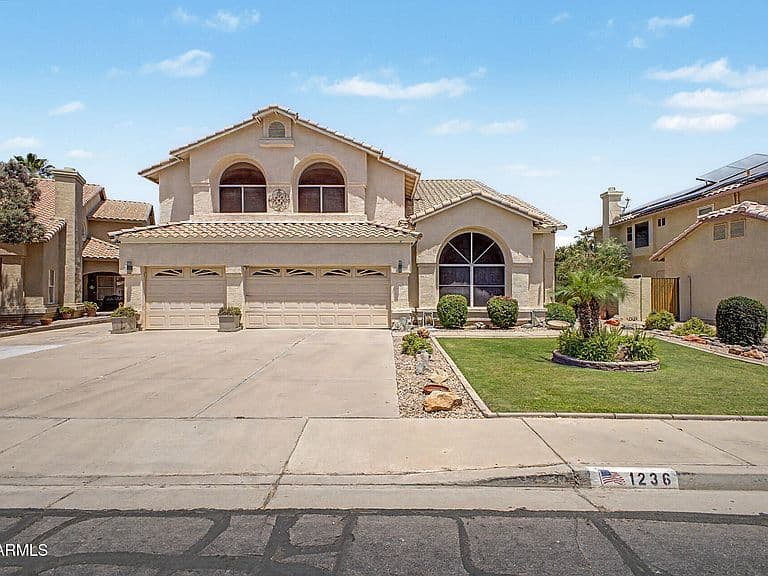 1236 E PALO VERDE Street photo 2
