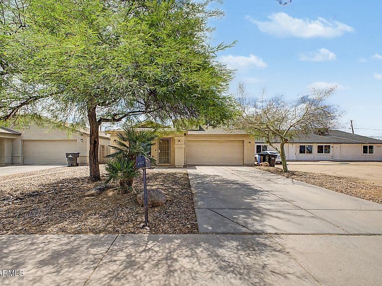 2743 E TAMARISK Avenue photo 2
