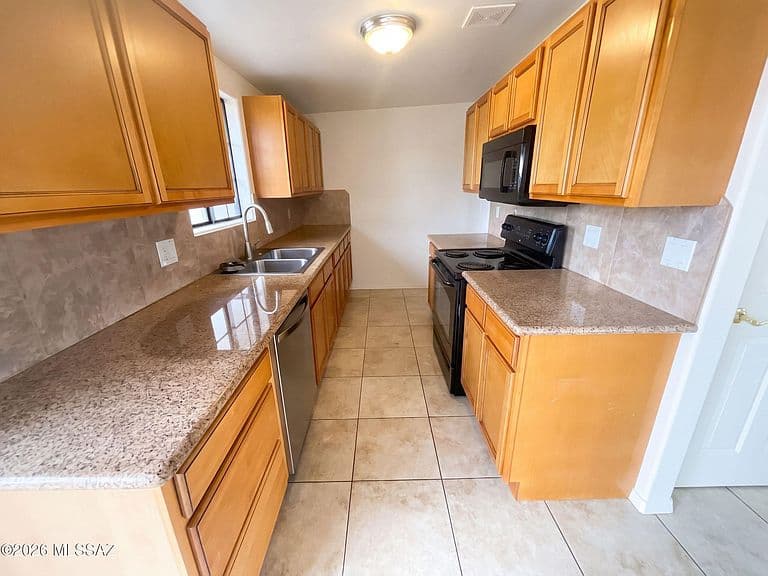 4545 S Dogwood Ave photo 2