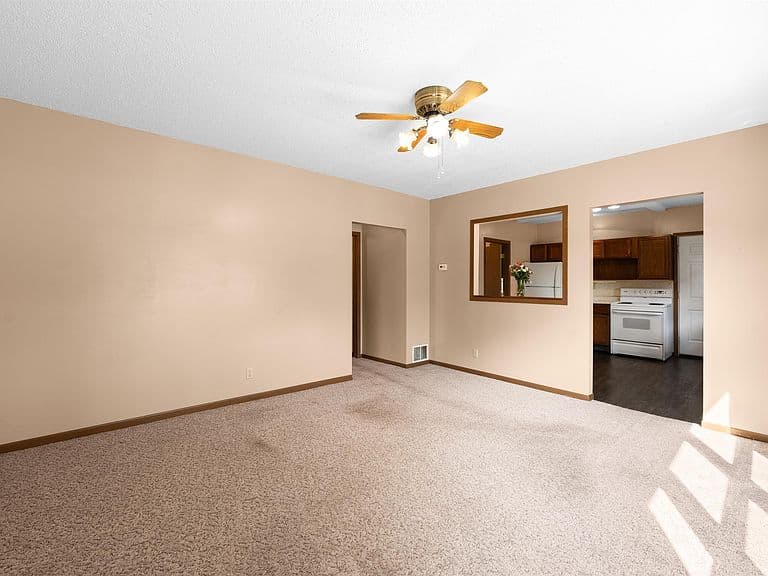 106 S Williams Ave photo 3