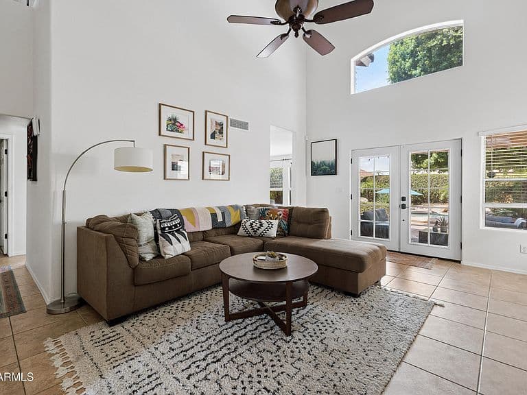 1306 E HELENA Drive photo 4