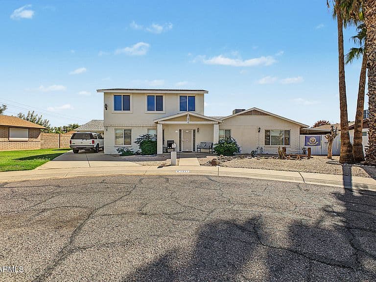1911 W TARO Lane photo 1
