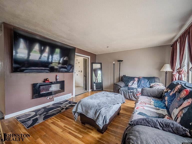 1421 Ivy Ln photo 4