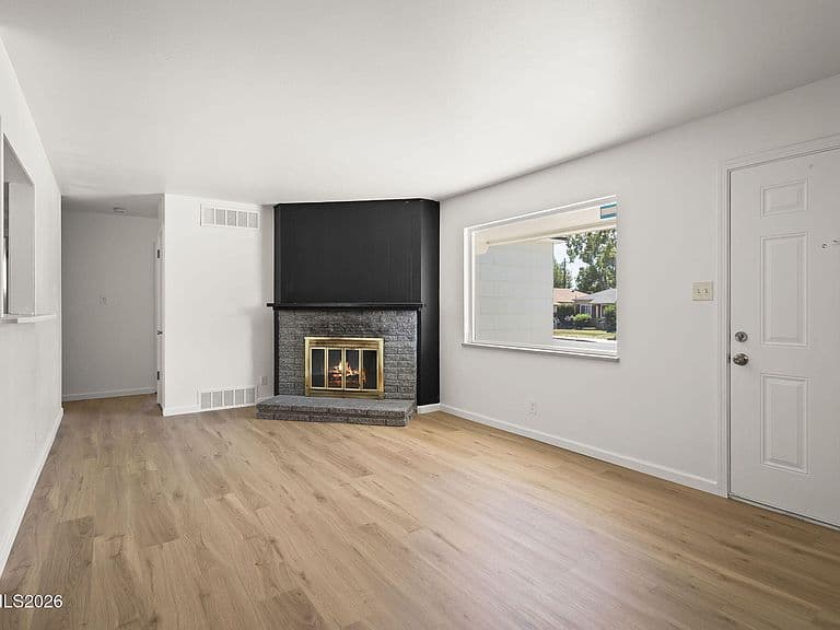 1180 Vance Way photo 3