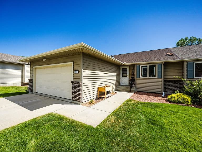 435 Falcon Ridge Dr photo 2
