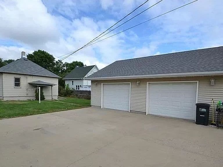808 N French Ave photo 2