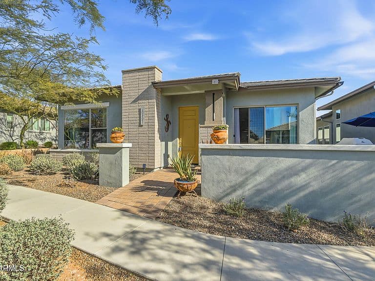20721 W FERN Drive photo 1
