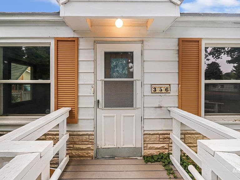 356 E Avenue B photo 5