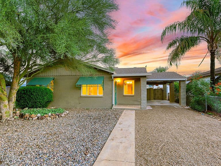 3007 E Beverly Dr photo 2
