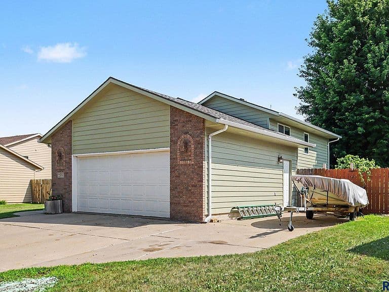 205 W Hackberry St photo 4