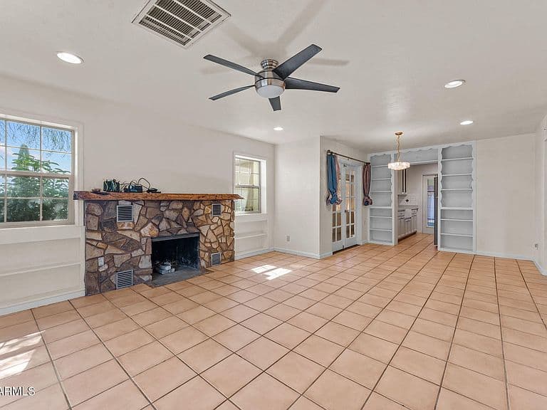 205 N Cucuracha Street photo 4