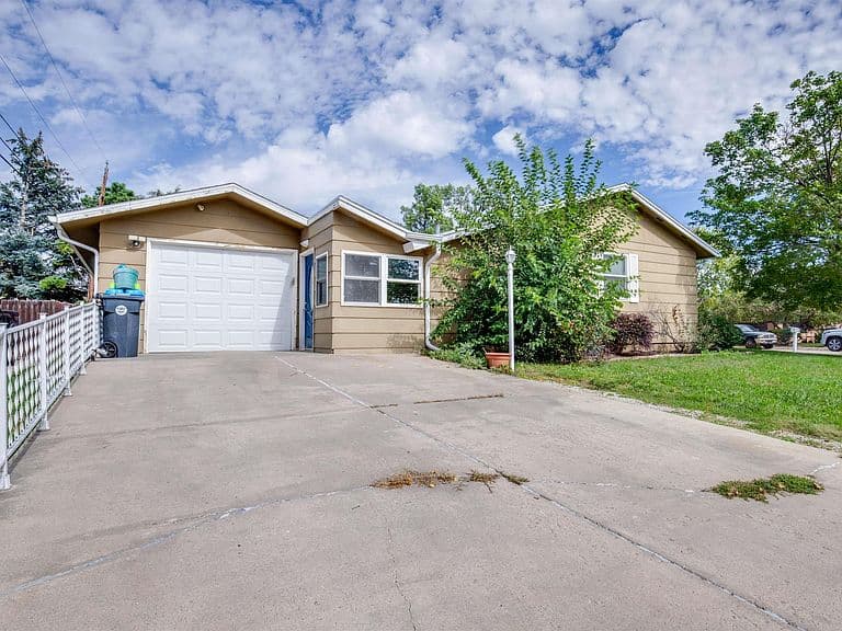 1415 Minuteman Dr photo 2
