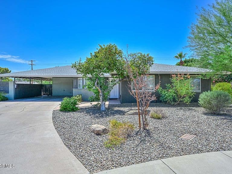 1123 W OREGON Avenue photo 1